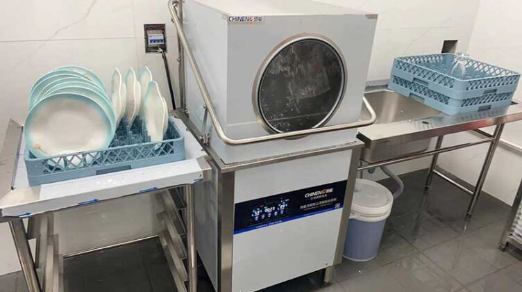 Hood Type Dishwasher: Reduce Labor Costs in Restaurant Kitchens